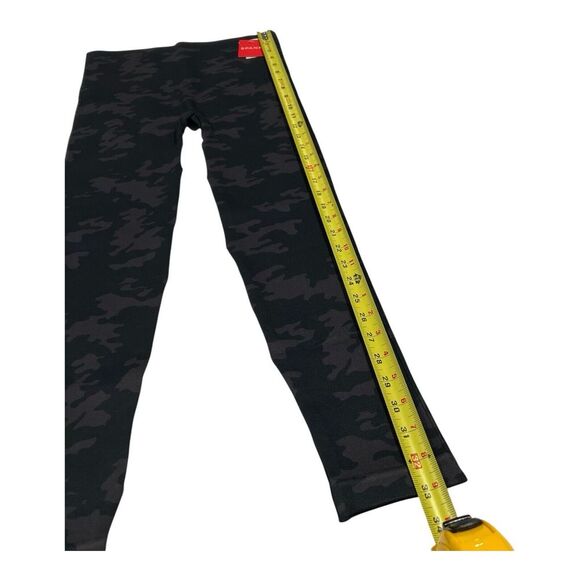 NWT SPANX Look At Me Now Leggings Black Camo Seamless Shaping Women's L Slimming - Picture 4 of 10